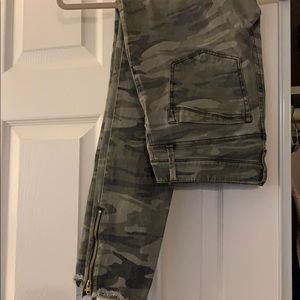 Express camo pants with raw hem and zipper detail